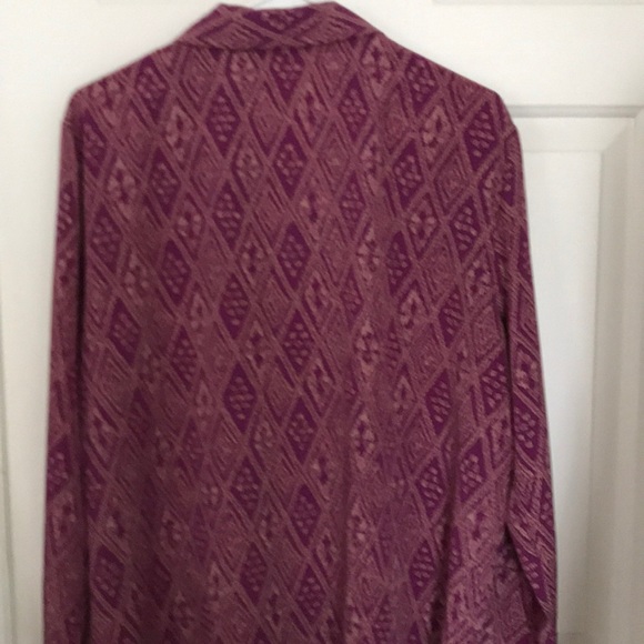 Woman blouse by Liz Baker. - Picture 3 of 5